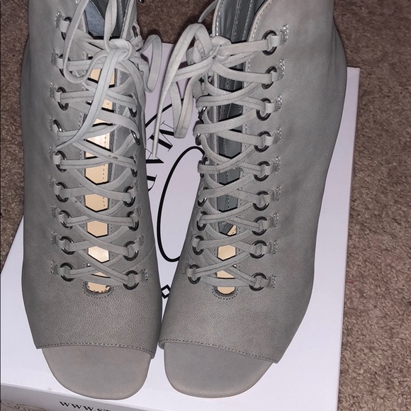 NWT Steve Madden Grey Booties Size 8 - Picture 8 of 8